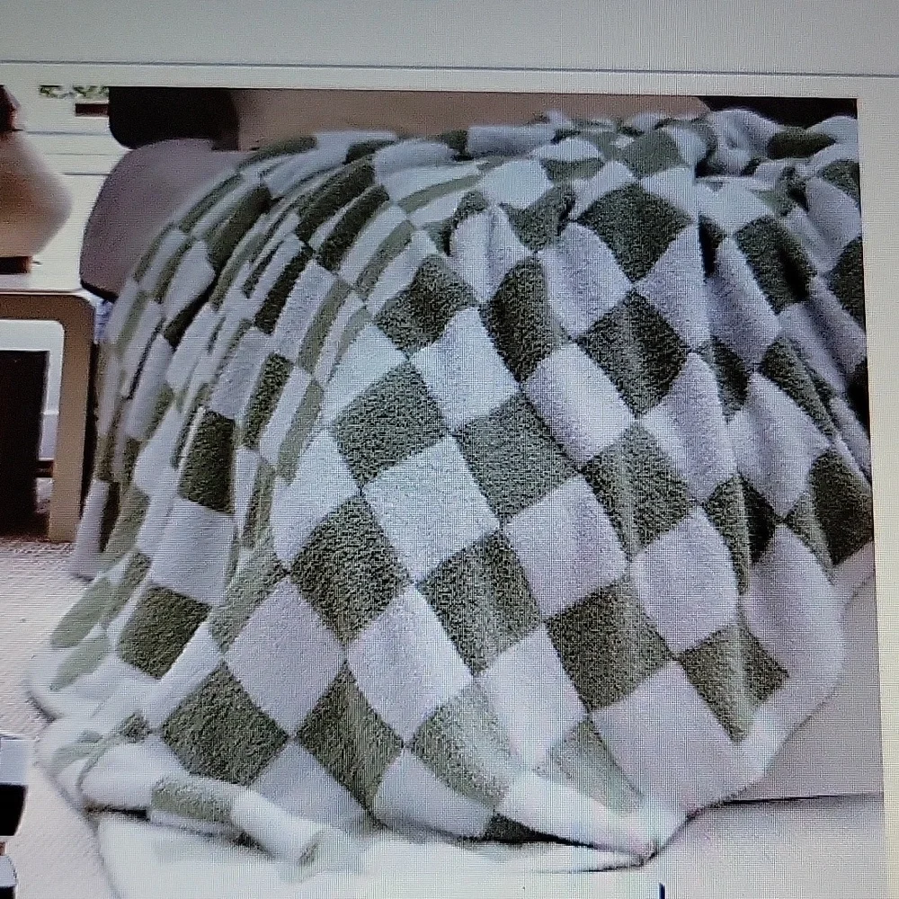 GCQC sage green white check throw blanket knitted checkerboard fluffy fur New…